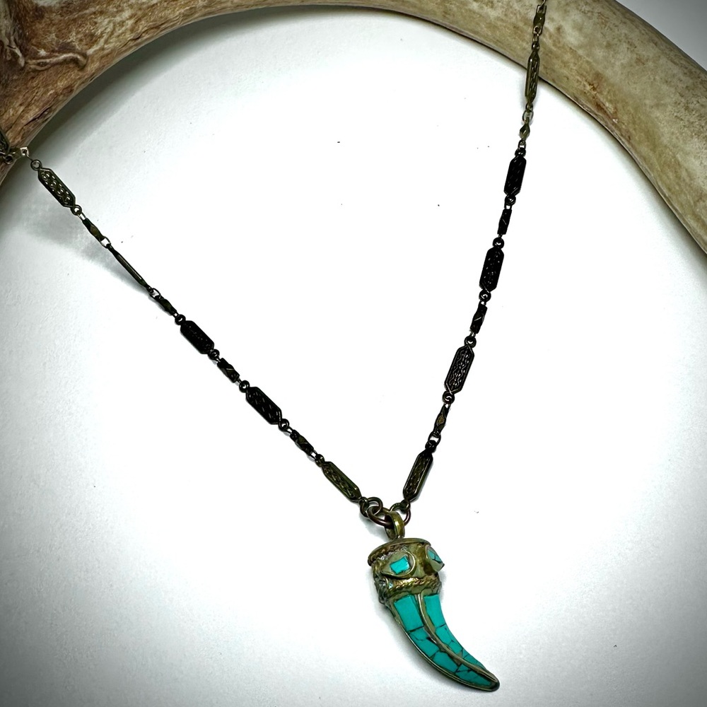 Faux Turquoise Claw Pendant Necklace